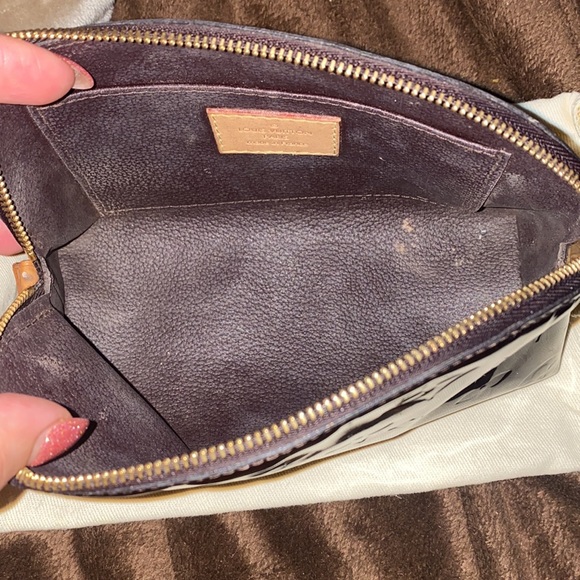 Vernis Louis Vuitton Cosmetic Pouch - Picture 3 of 6
